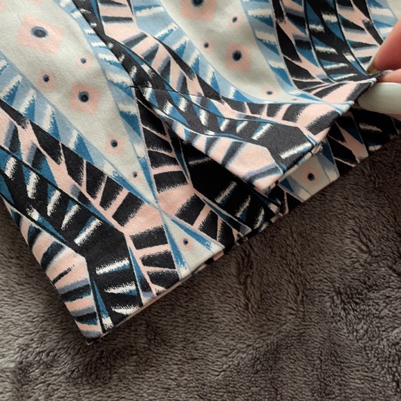 Forever 21 Pink and Navy Patterned Shorts L - Picture 4 of 4